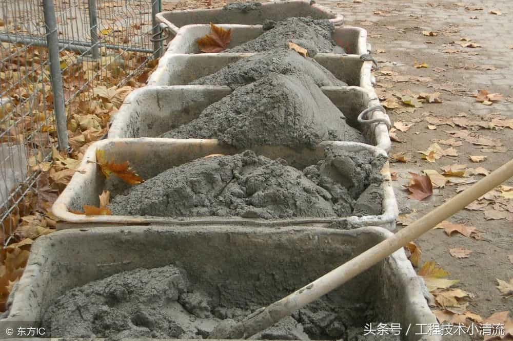 15x1500kg=225kg,也就是0.3噸沙子;水泥用量為225/2.