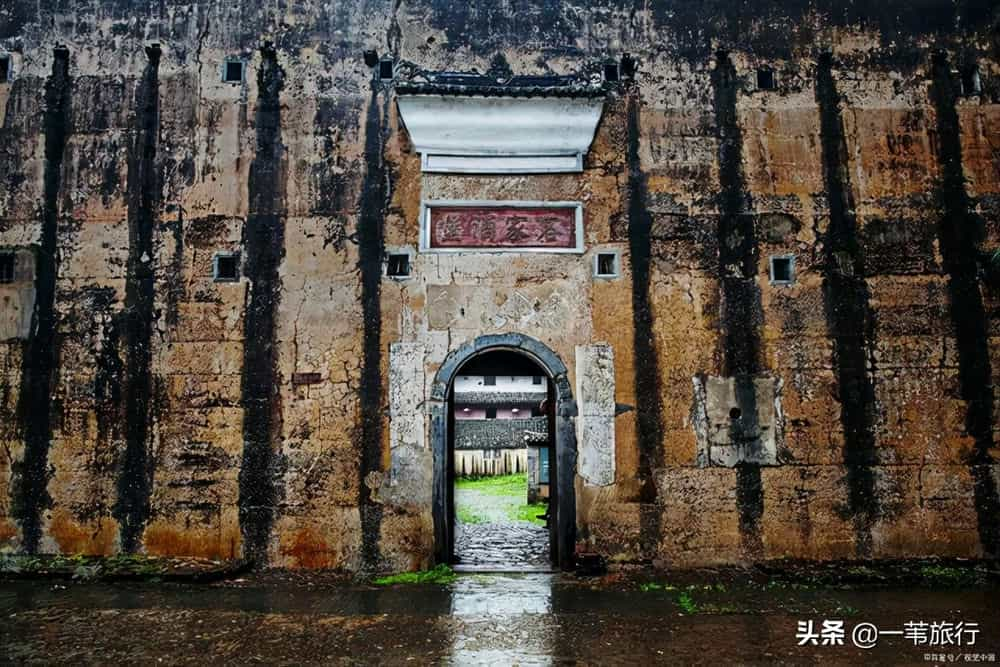 赣州是座什么样的城市,江西南霸天,还是阿卡林省的阿卡林市?