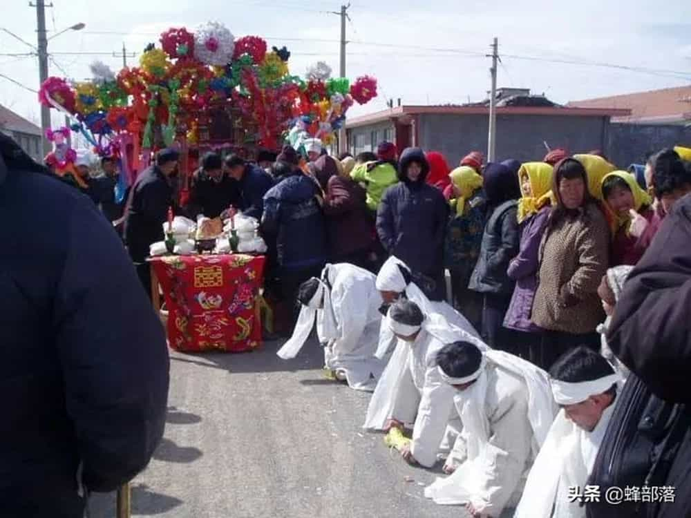 梦见老人去世办丧事又复活（梦见老人死了办丧事后又复活） 梦见老人去世办丧事又复活（梦见老人死了办丧过后
又复活） 卜算大全