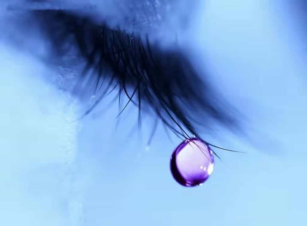 流泪排出有害物质正常流泪对于眼睛的角膜结膜可以起到