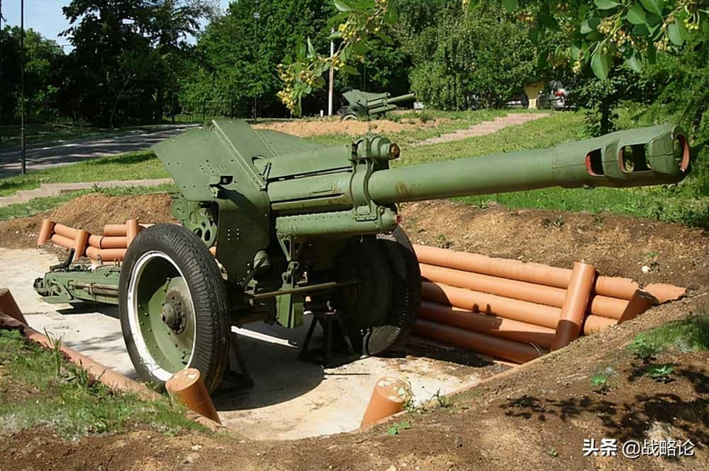充满苏式风格的56式152mm榴弹炮66式152mm榴弹炮